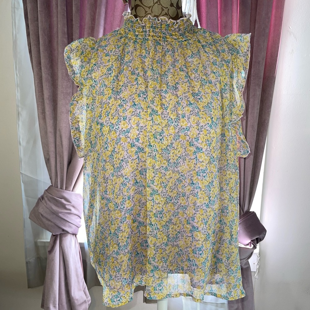 Flowy floral sleeveless blouse size L